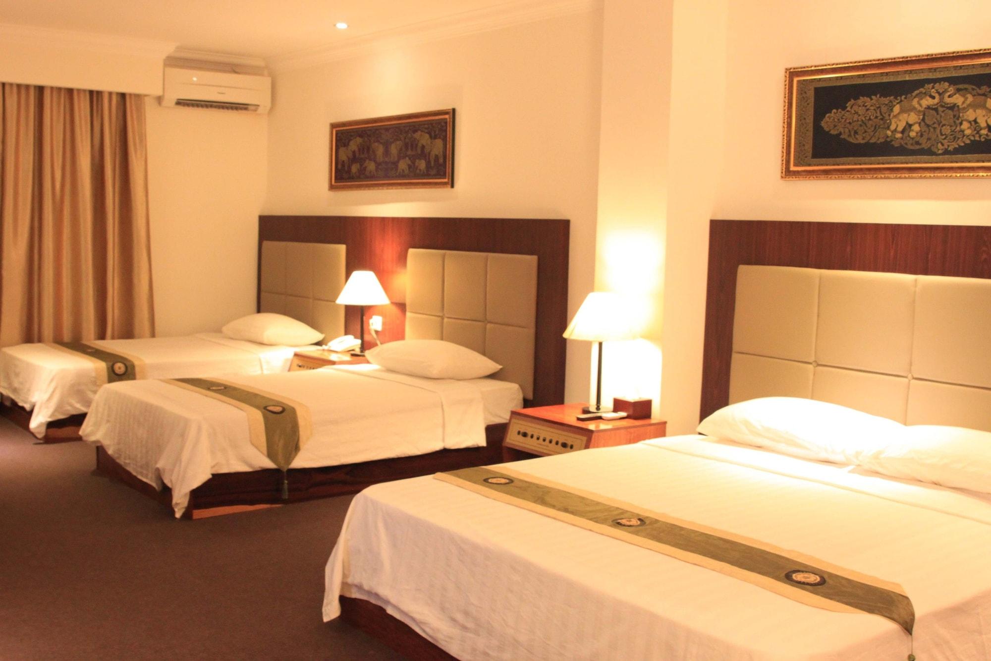Diamond Hotel بنوم بنه المظهر الخارجي الصورة