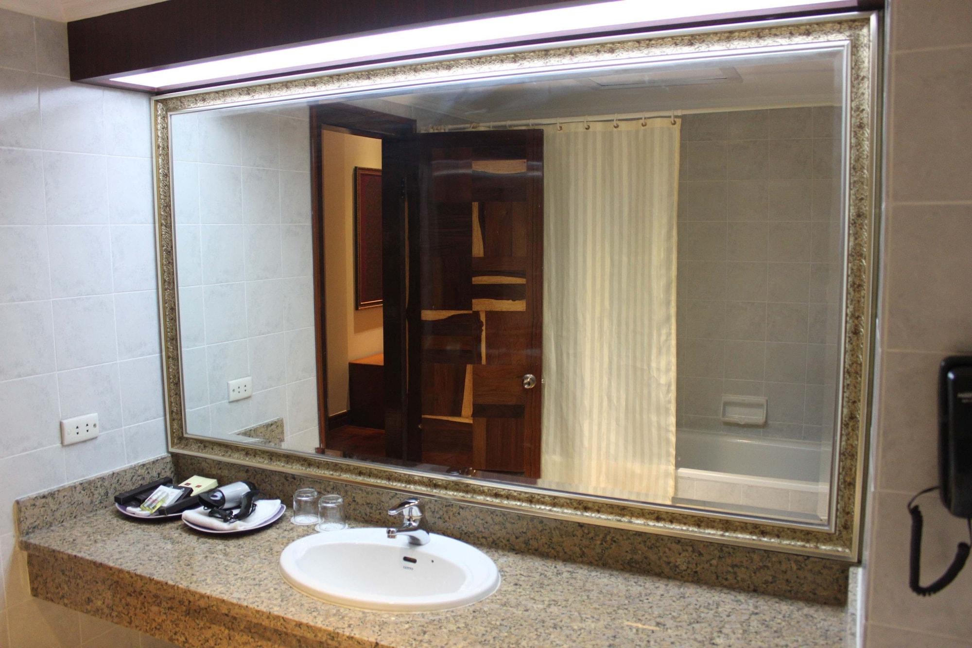 Diamond Hotel بنوم بنه المظهر الخارجي الصورة
