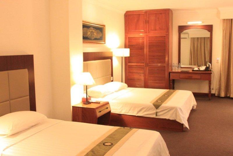 Diamond Hotel بنوم بنه المظهر الخارجي الصورة