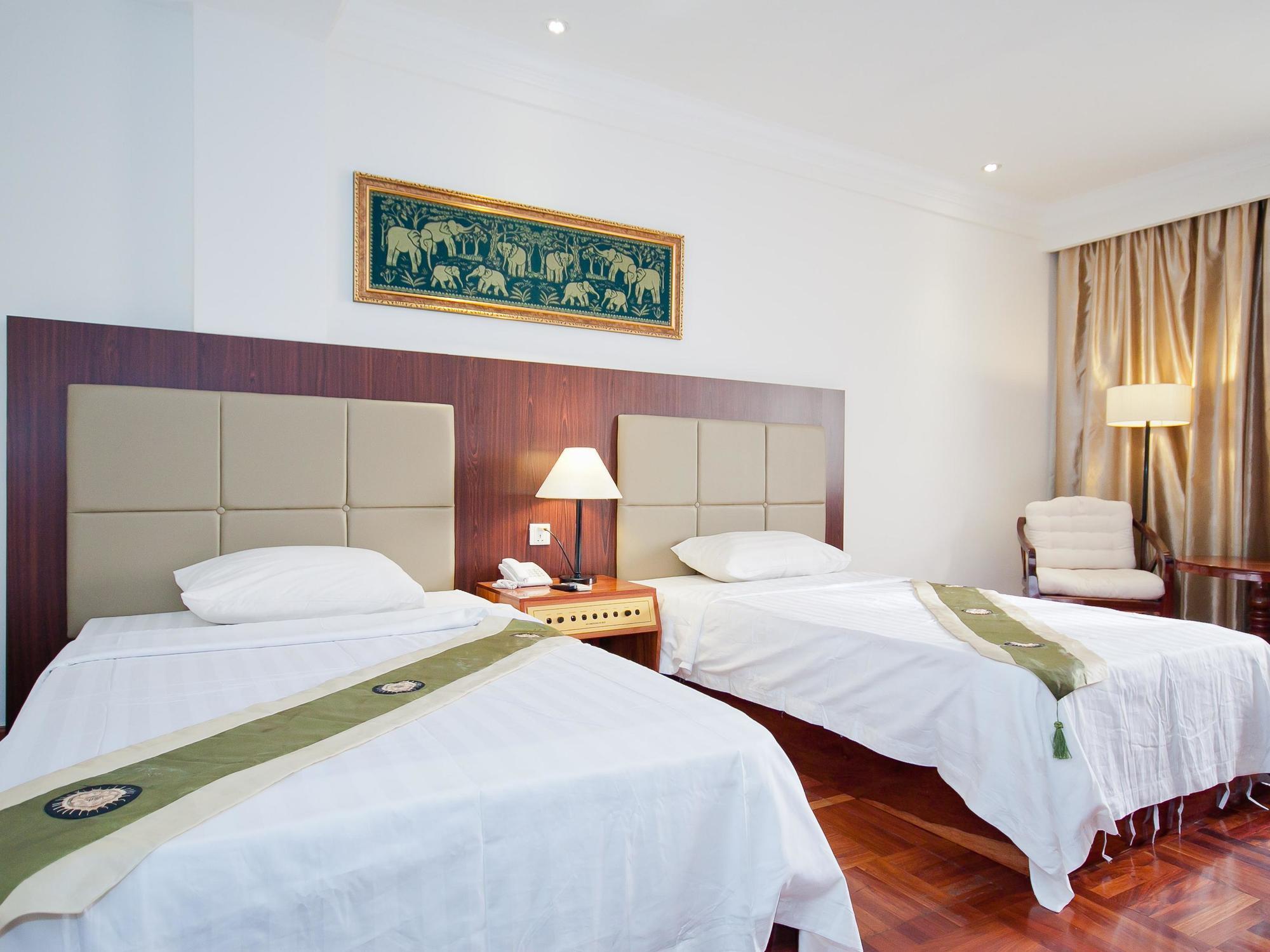 Diamond Hotel بنوم بنه المظهر الخارجي الصورة
