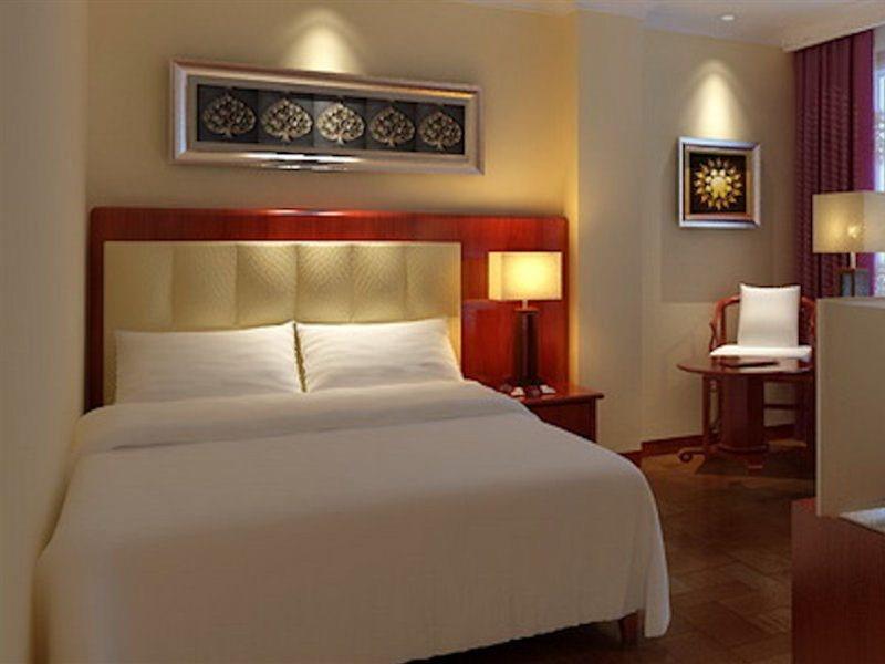 Diamond Hotel بنوم بنه المظهر الخارجي الصورة