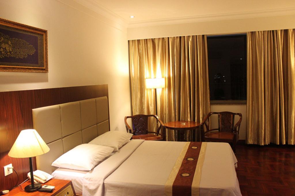 Diamond Hotel بنوم بنه المظهر الخارجي الصورة