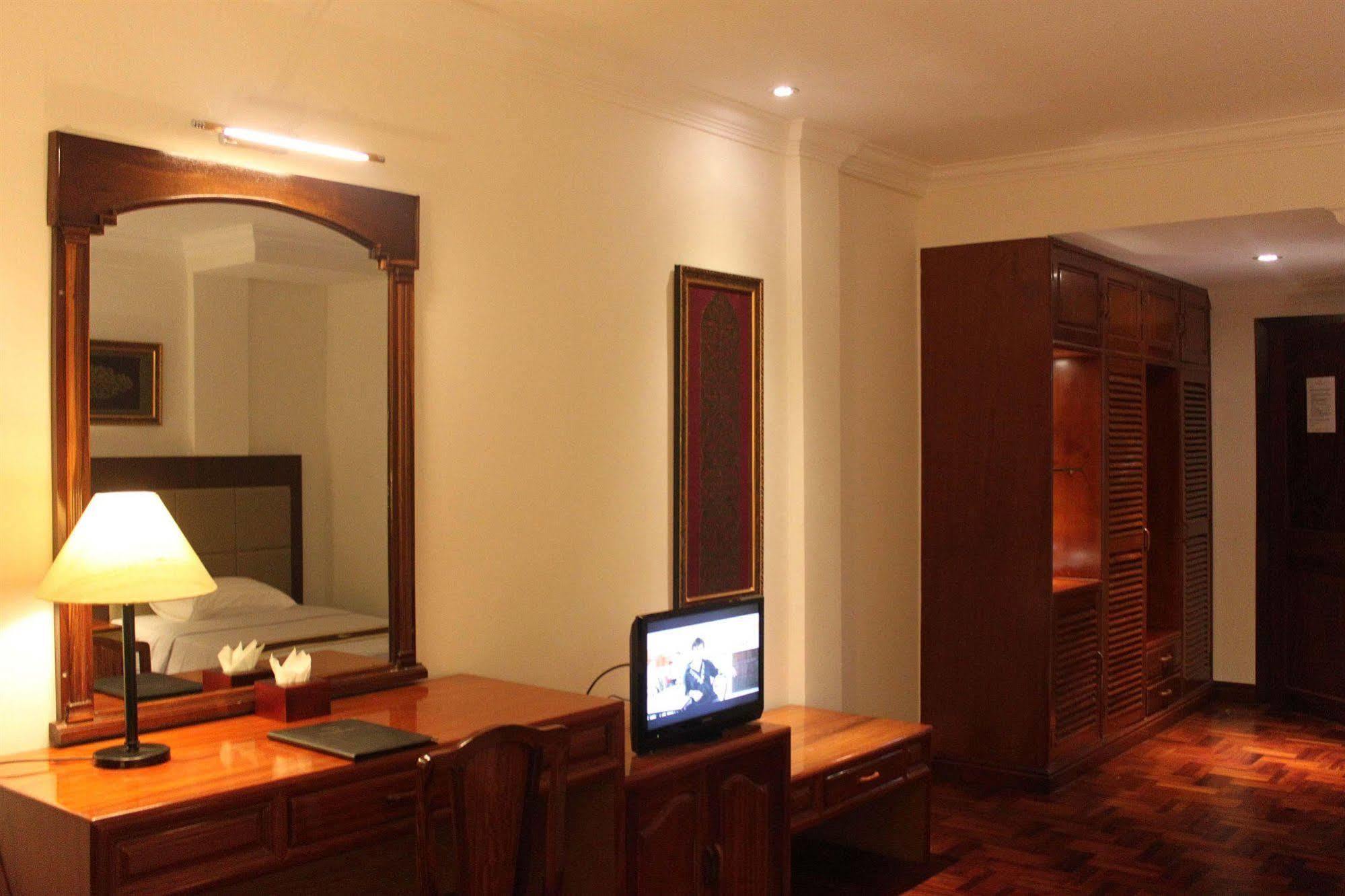 Diamond Hotel بنوم بنه المظهر الخارجي الصورة