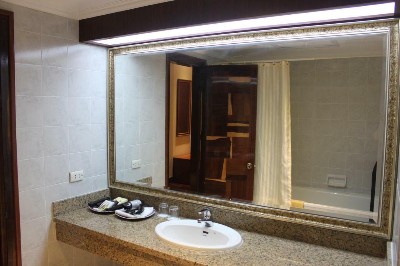 Diamond Hotel بنوم بنه المظهر الخارجي الصورة