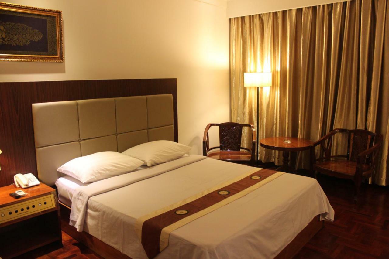 Diamond Hotel بنوم بنه المظهر الخارجي الصورة