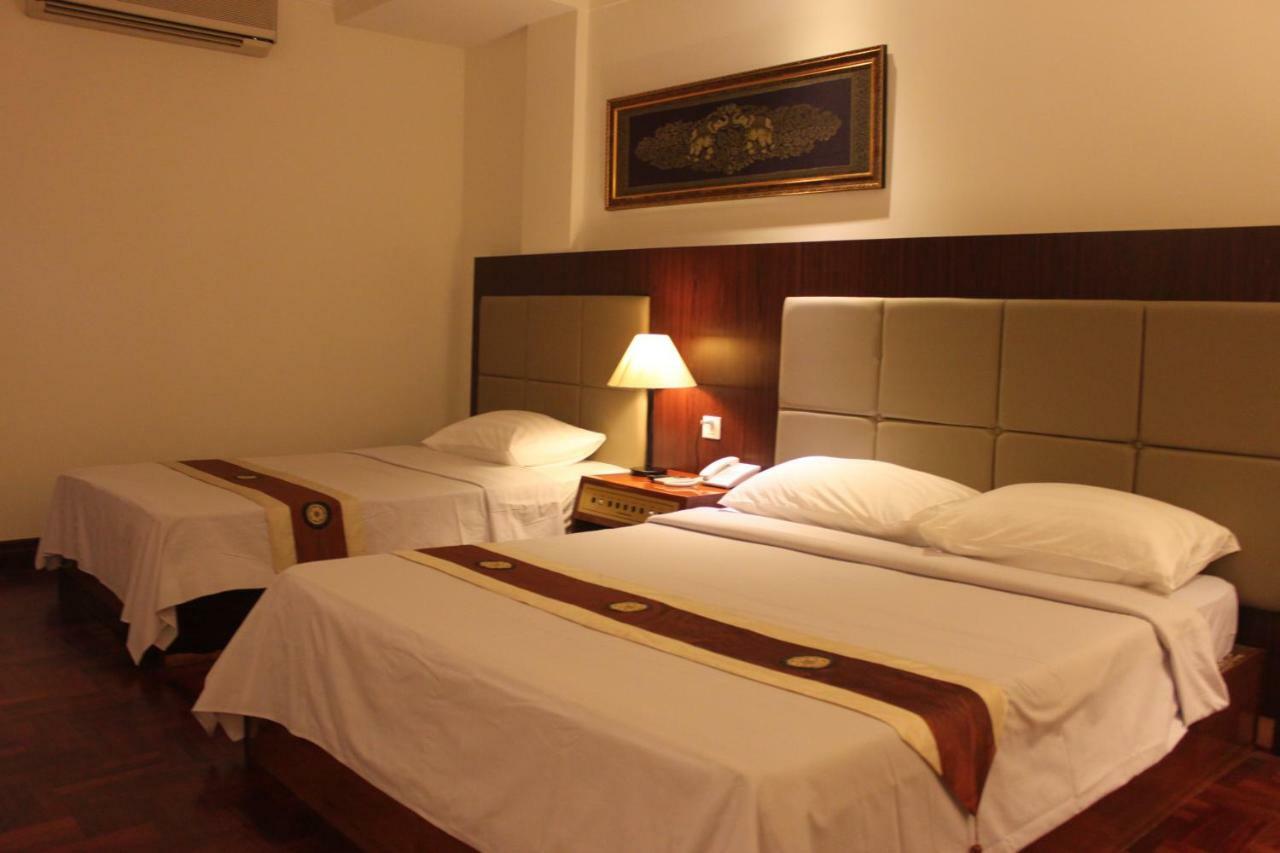 Diamond Hotel بنوم بنه المظهر الخارجي الصورة