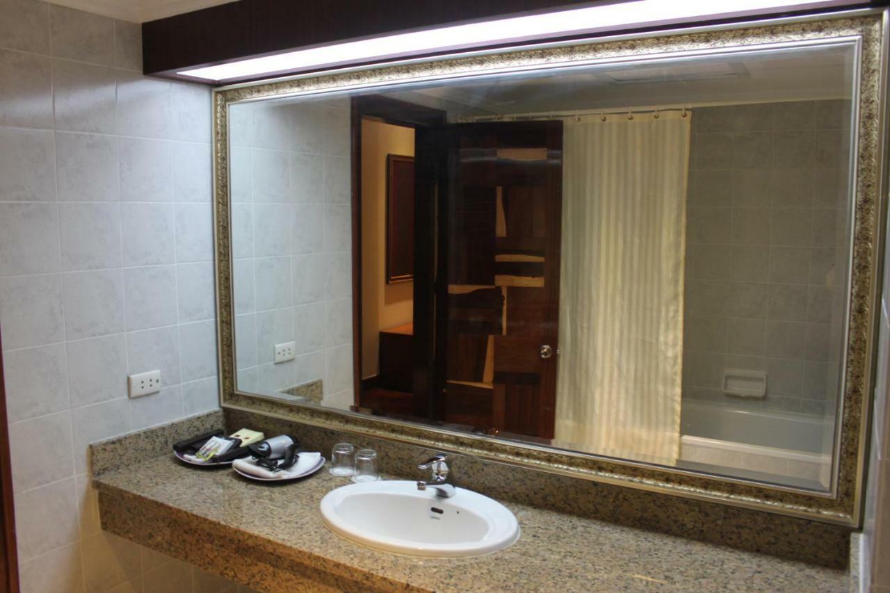 Diamond Hotel بنوم بنه المظهر الخارجي الصورة